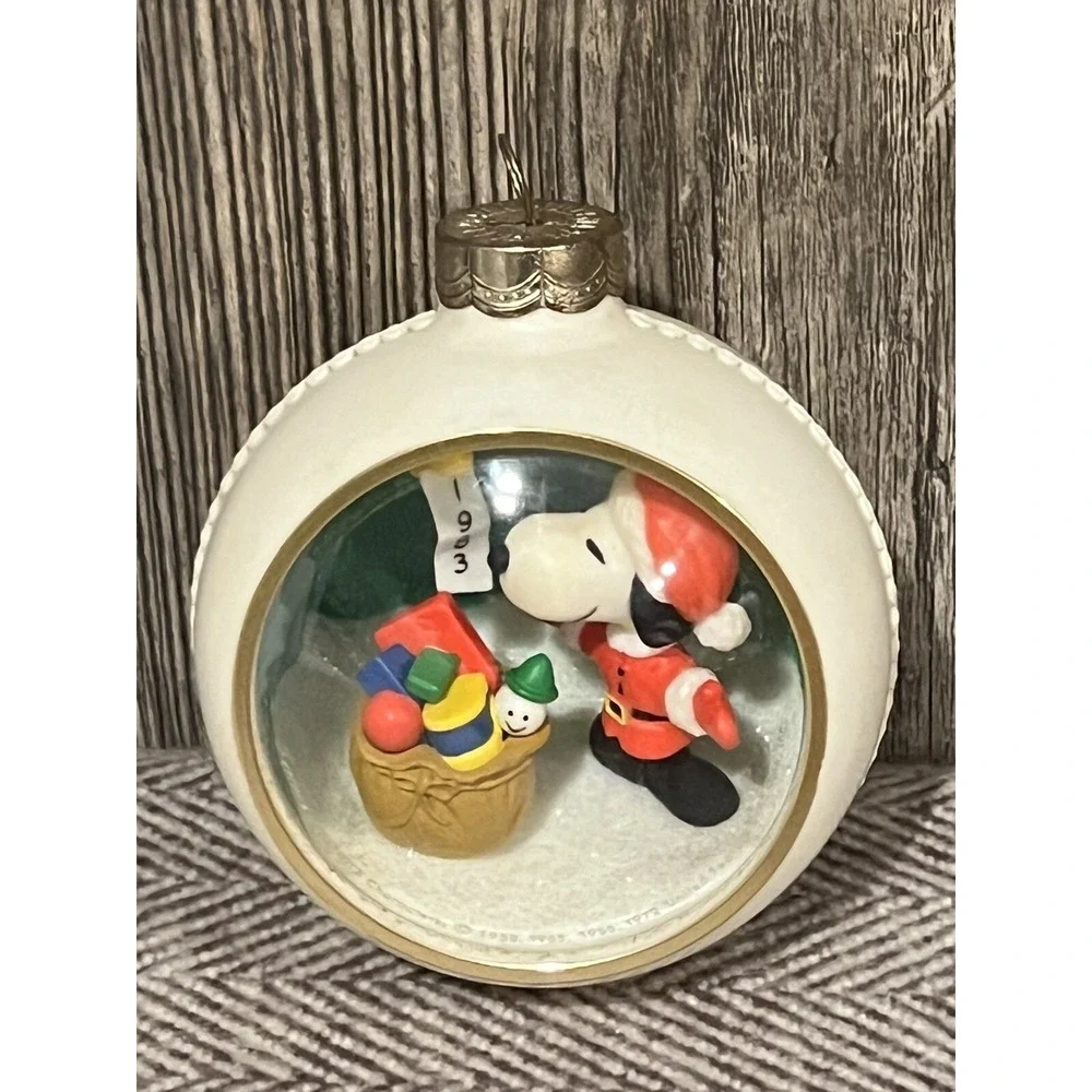 Vtg Hallmark Snoopy and Friends 1983‎ Diorama/Panorama Christmas Ornament 3